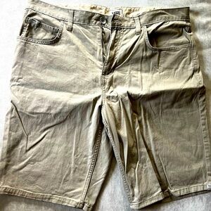 Vans tan khaki shorts size 34 Men’s straight cut